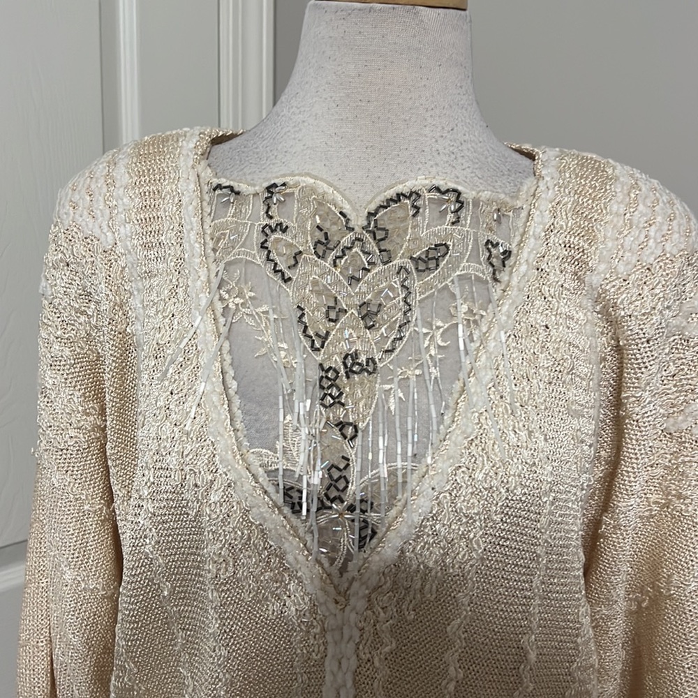 Paca vintage a shade of cream color pullover long sleeve sweater, size M